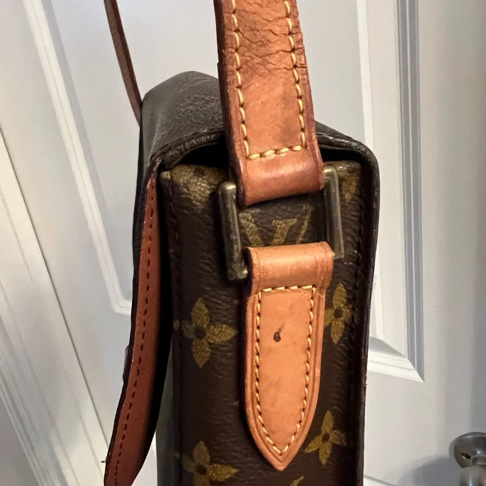 Louis Vuitton St. Cloud Bag - Picture 10 of 16
